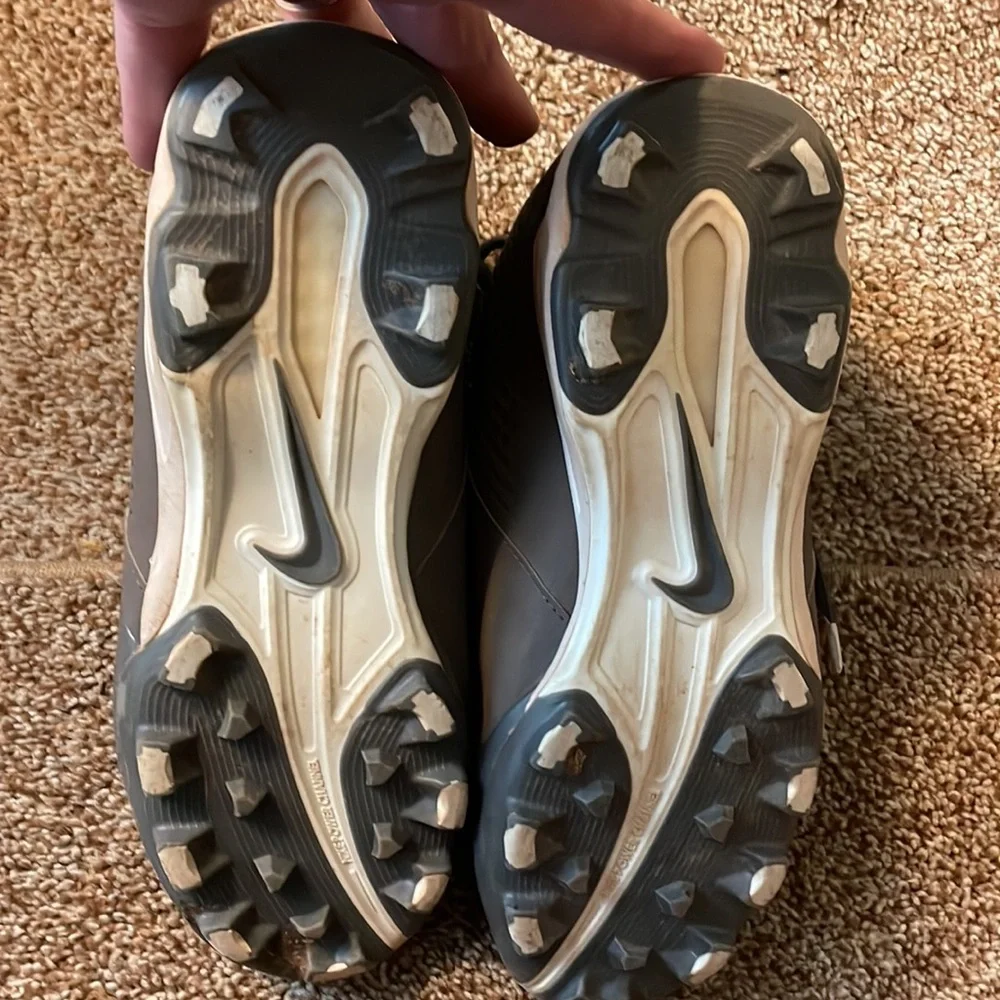 Nike Vapor Strike football cleats 2.5Y